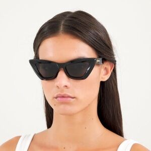 BOTTEGA VENETA Cat-Eye Black pointed Sunglasses
